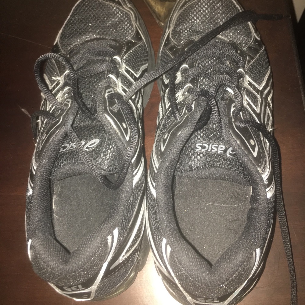 ASICS black with grey tennis shoes